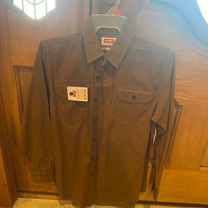 New men’s brown small Wrangler jean shirt